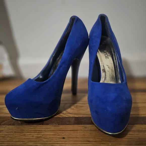 Red Circle Platform Heels - Picture 1 of 4